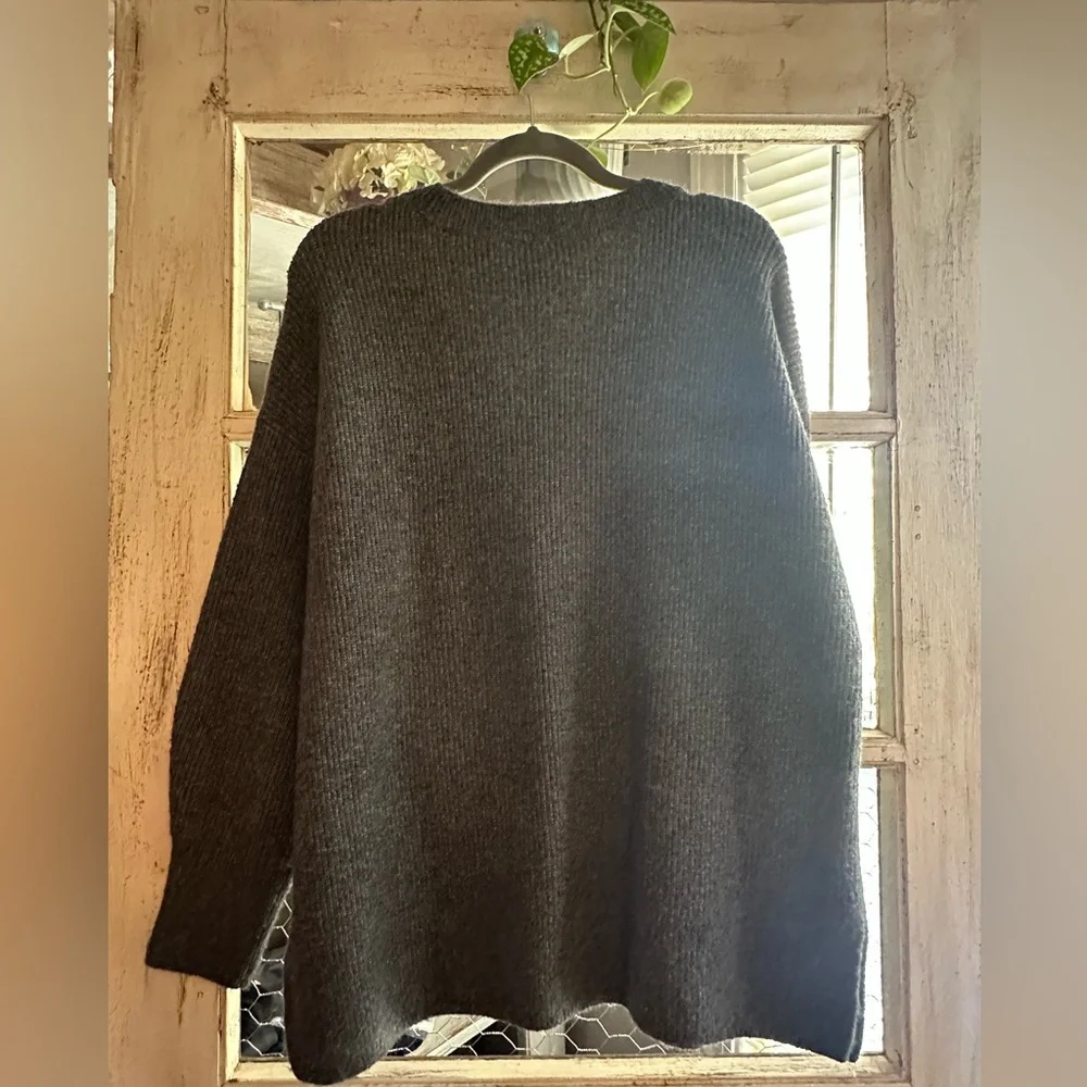 CeCe | Grey Ribbed V-Neck Sweater